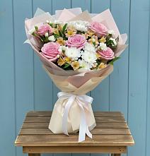Букет цветов из:  Гвоздики, Орхидеи и Розы в Юргинское
