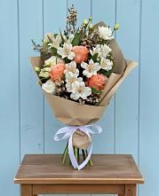 Букет цветов из:  Альстромерии, Лизиантусы, Розы и Хризантемы в Юргинское