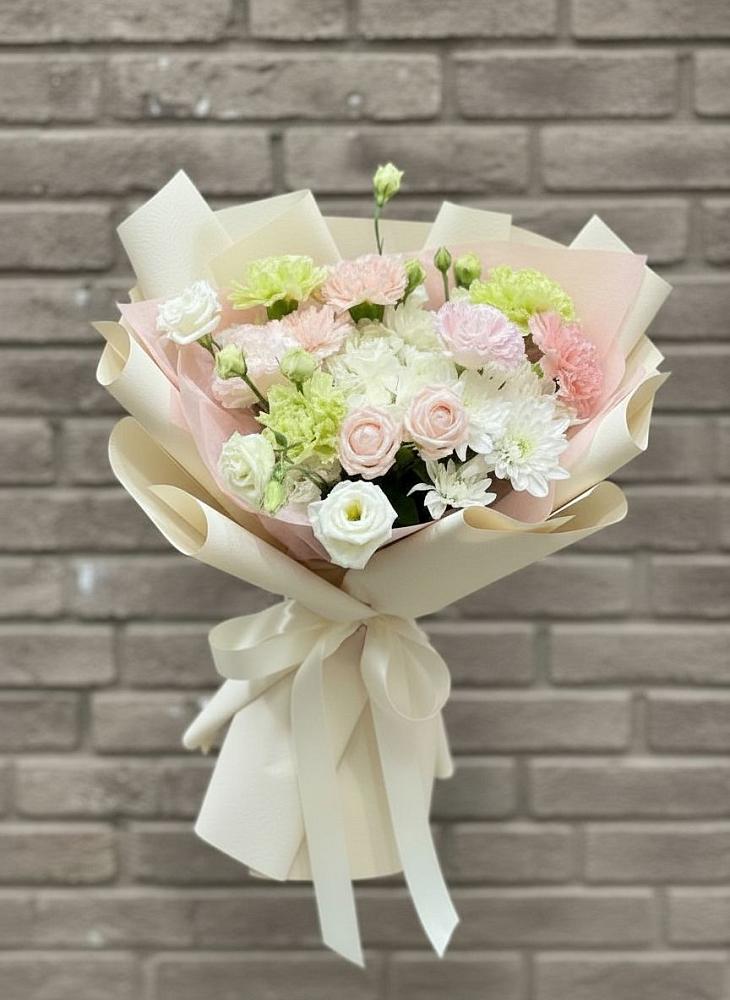 Букет цветов из: Гвоздики, Розы, Лизиантусы и Хризантемы в Юргинское