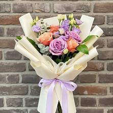 Букет цветов из:  Лизиантусы и Розы в Юргинское