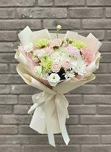 Букет цветов из:  Гвоздики, Розы, Лизиантусы и Хризантемы #REPLACE_PRED# Юргинское