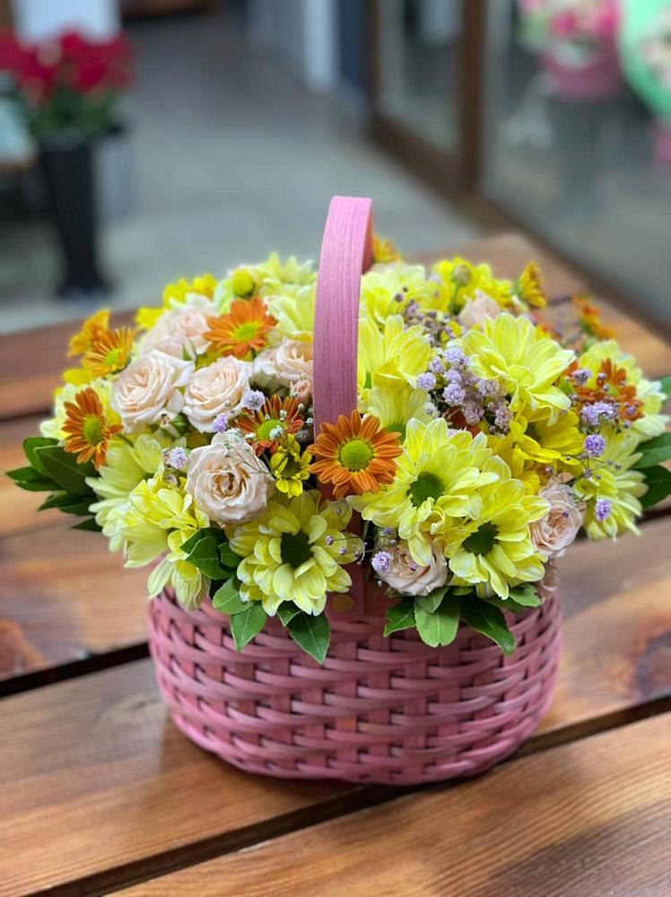 Цветочная композиция из Хризантемы и Розы в корзине в Юргинское