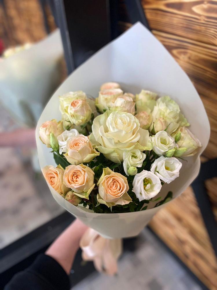 Букет цветов из: Розы и Лизиантусы в Юргинское